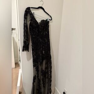 Elegant Black Lace Evening Gown